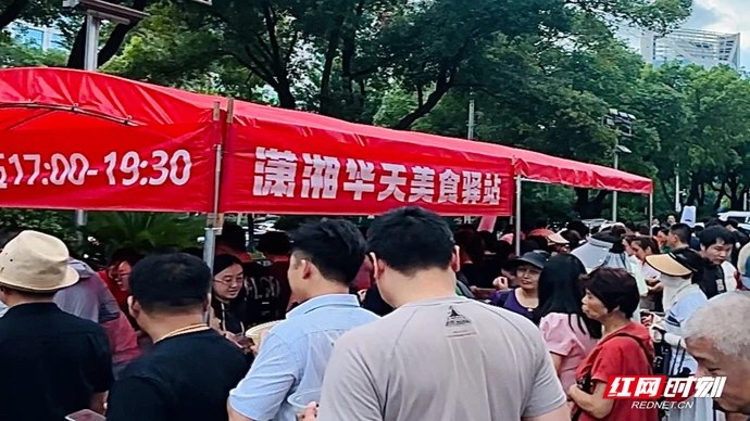 五星酒店摆摊引爆百万流量 华天集团以“全民餐饮”重构消费价值坐标系