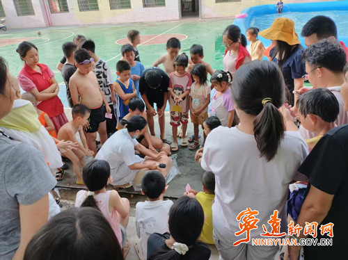 寧遠文廟街道：“花式教育”護航“平安暑假”_副本500.jpg