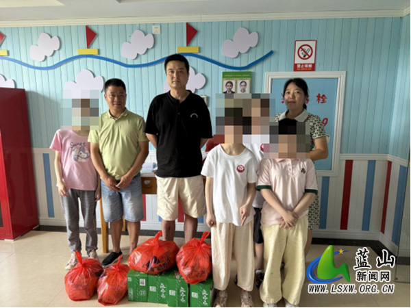 蓝山县社会福利院开展“爱心传递·温暖同行”走访慰问活动.jpg