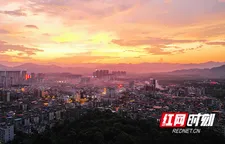 湖南新田：城市晚霞 绚丽如画