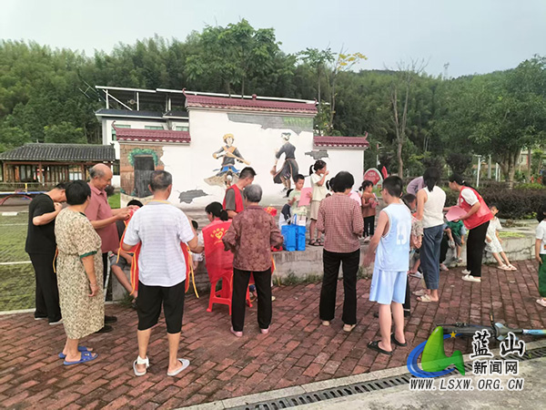 浆洞瑶族乡晚间屋场会：点亮乡村“护蕾灯”，共筑成长防护堤.jpg