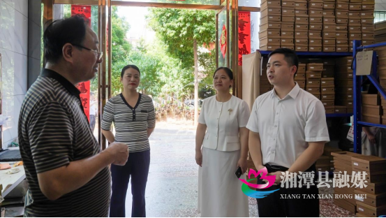 青山桥皮鞋特色产业直播基地揭牌 数字引擎赋能乡村振兴412.png