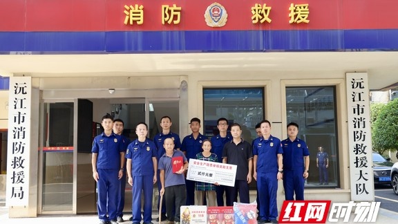 33吨槽罐车汽油泄漏！危急时刻他出手了