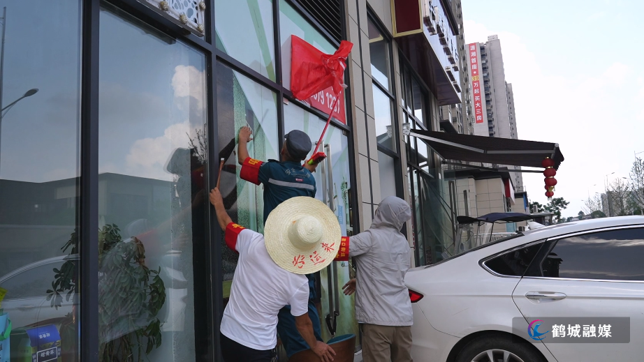 盈口街道：部门联动 万达广场周边环境旧貌换新颜.mp4_20250718_163734.952.jpg