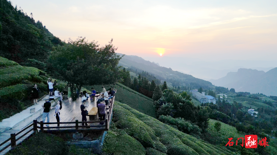 媒体采访团聚焦我县旅游避暑资源 助推“清凉经济”发展2.png