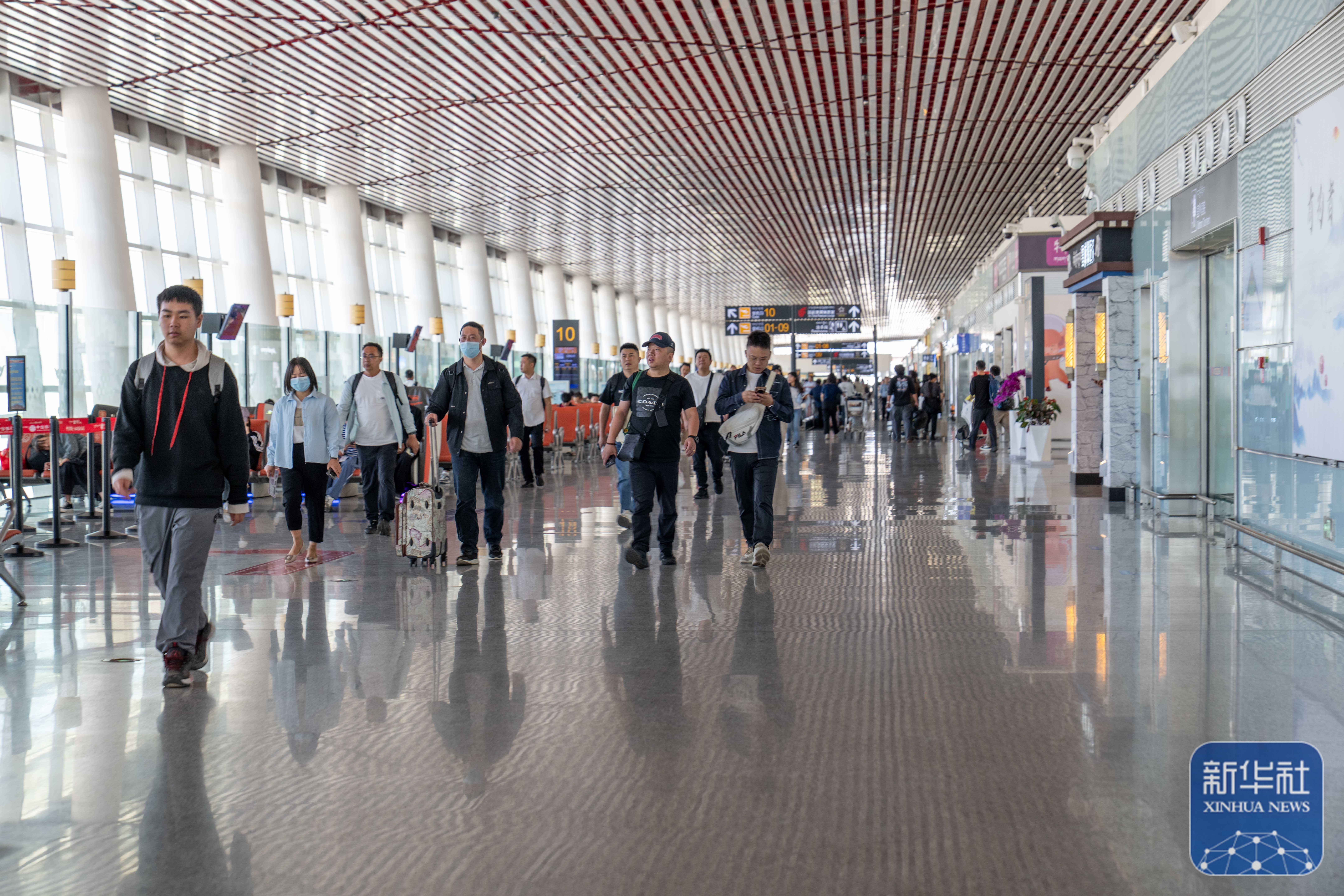 60年的光荣吸引力-New藏人｜藏民用航空乘客吞吐