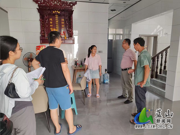 祠堂圩镇联合祠市中学开展防溺水走访活动.jpg