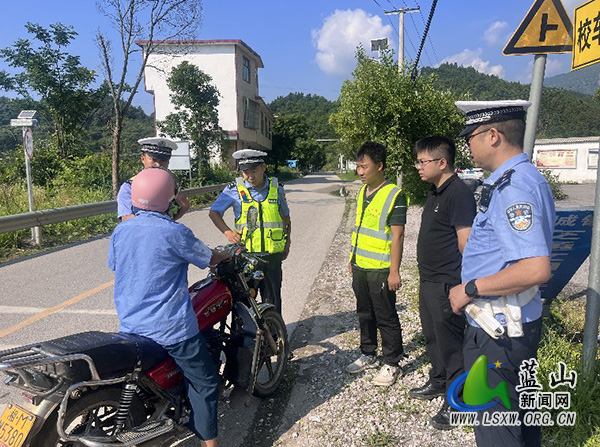 所城镇纪委：多措并举 筑牢农村道路安全防线.jpg