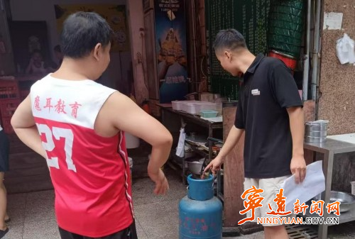 寧遠(yuǎn)文廟街道：三管齊下筑牢安全防線2_副本500.jpg