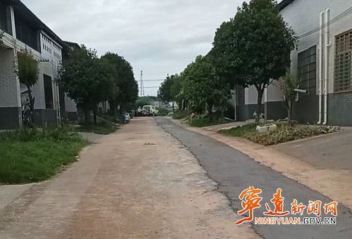 寧遠保安鎮：維修管道 化解群眾“堵”心事3_副本500.jpg