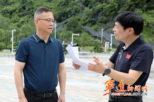 毛政調(diào)研九嶷山景區(qū)創(chuàng)建國家5A級(jí)旅游景區(qū)及旅發(fā)大會(huì)籌備工作_副本500.jpg