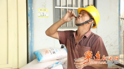 【拼经济·抓项目·促发展】宁远：战高温 保进度 项目建设“不降温”3_副本500.jpg