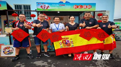 第六届“侨心杯”少年足球邀请赛非遗展演活动在隆回县岩口镇向家村举办