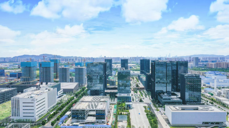 园区构建了从“芯”到“云”、从技术到应用的完整产业大循环，形成强大的内生动力与集群效应。