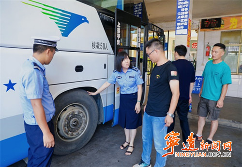 宁远交警开展暑期道路交通安全风险防控专项检查_副本500.jpg
