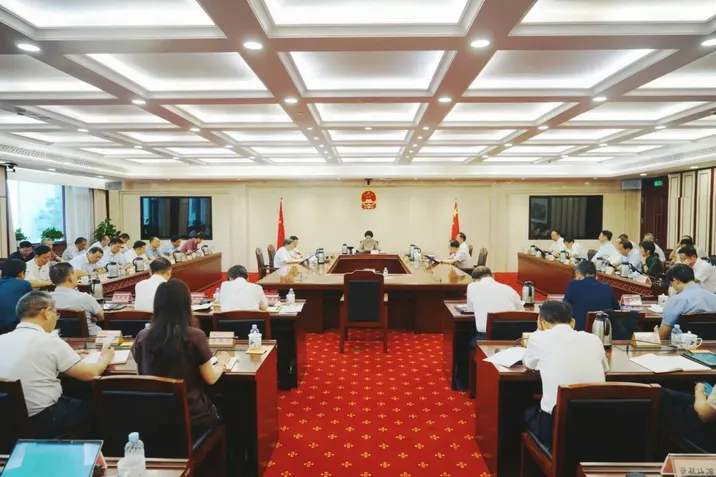 乌兰主持召开省人大常委会党组理论学习中心组（扩大）2025年第七次集体学习研讨暨深入贯彻中央八项规定精神学习教育第五次专题学习