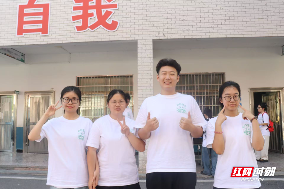 成员合影1.jpg