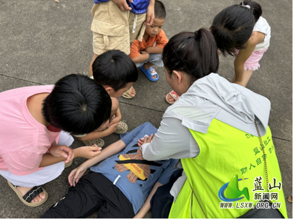 蓝山：同步发力，织密暑期防溺水安全防护网3.jpg