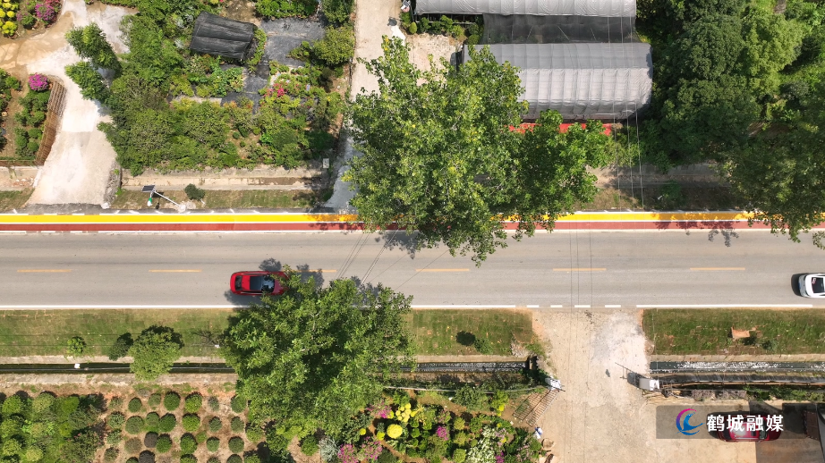 怀化市鹤城区：彩虹公路惊艳亮相  绘就“交通+旅游”新图景（半成品）.mp4_20250730_163045.174.jpg