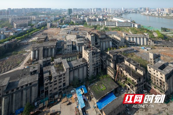 （17）2019年4月5日即将拆除的西岸老水泥厂.jpg