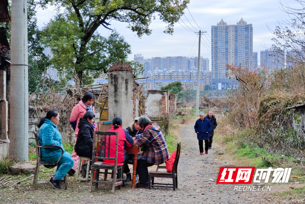 （22）2021年1月9日，下河线等待搬迁的市民.jpg