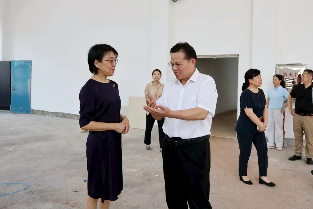 省总工会调研新邵县工人文化宫建设工作(图1)