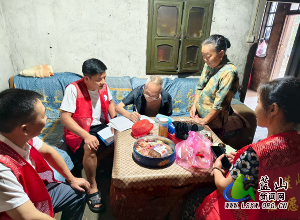 荆竹瑶族乡：上门走访暖民心，洁净家园播新种.jpg