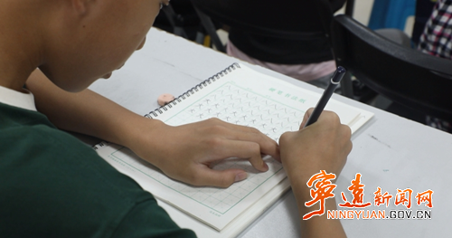 宁远：公益培训点亮学生多彩暑假2_副本500.png