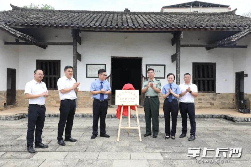 军地检察机构举行“红色资源公益保护法治教育基地”揭牌仪式。主办方供图