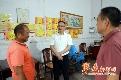 毛政开展“八一”走访并慰问联系户_副本500.jpg
