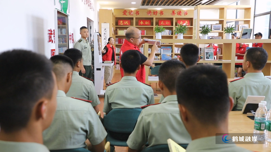 初编：鹤城区图书馆开展“送课进军营”活动 共筑军民文化情.mp4_20250801_162043.696.jpg