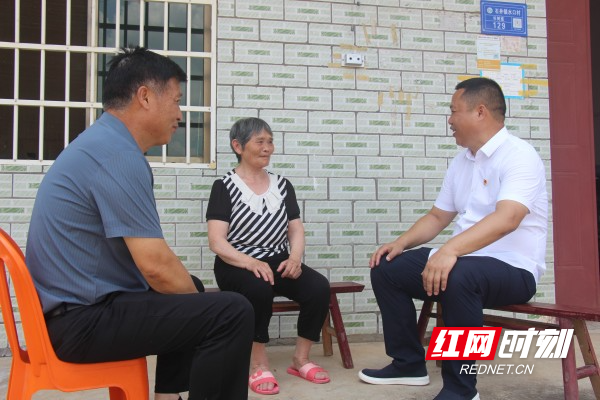 谢时文照片2.jpg