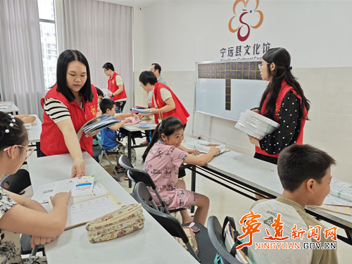 寧遠(yuǎn)開展“愛心媽媽＋暖心姐姐”暑假兒童關(guān)愛活動_副本500.jpg