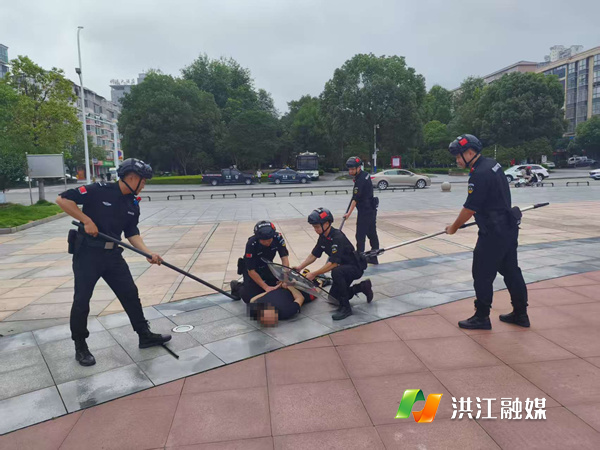 巡特警大队：开展最小作战单元演练3.jpg