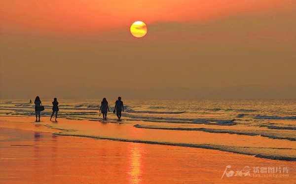 2025年新疆经济半古老的报告丨在新疆旅游业的“