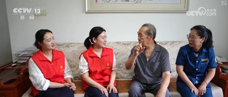 “定制化”服务应对高温 “社区网格+志愿服务”多措施保障老人安全度夏