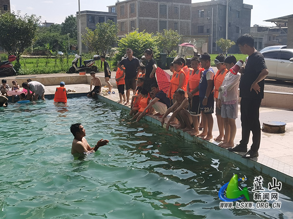 楠市镇：开展暑期防溺水专题培训2.jpg