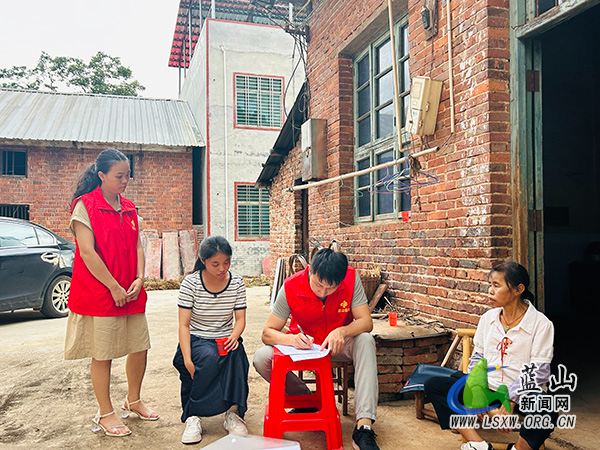 县福彩中心：入户走访困难学子 精准助学点亮大学梦.jpg