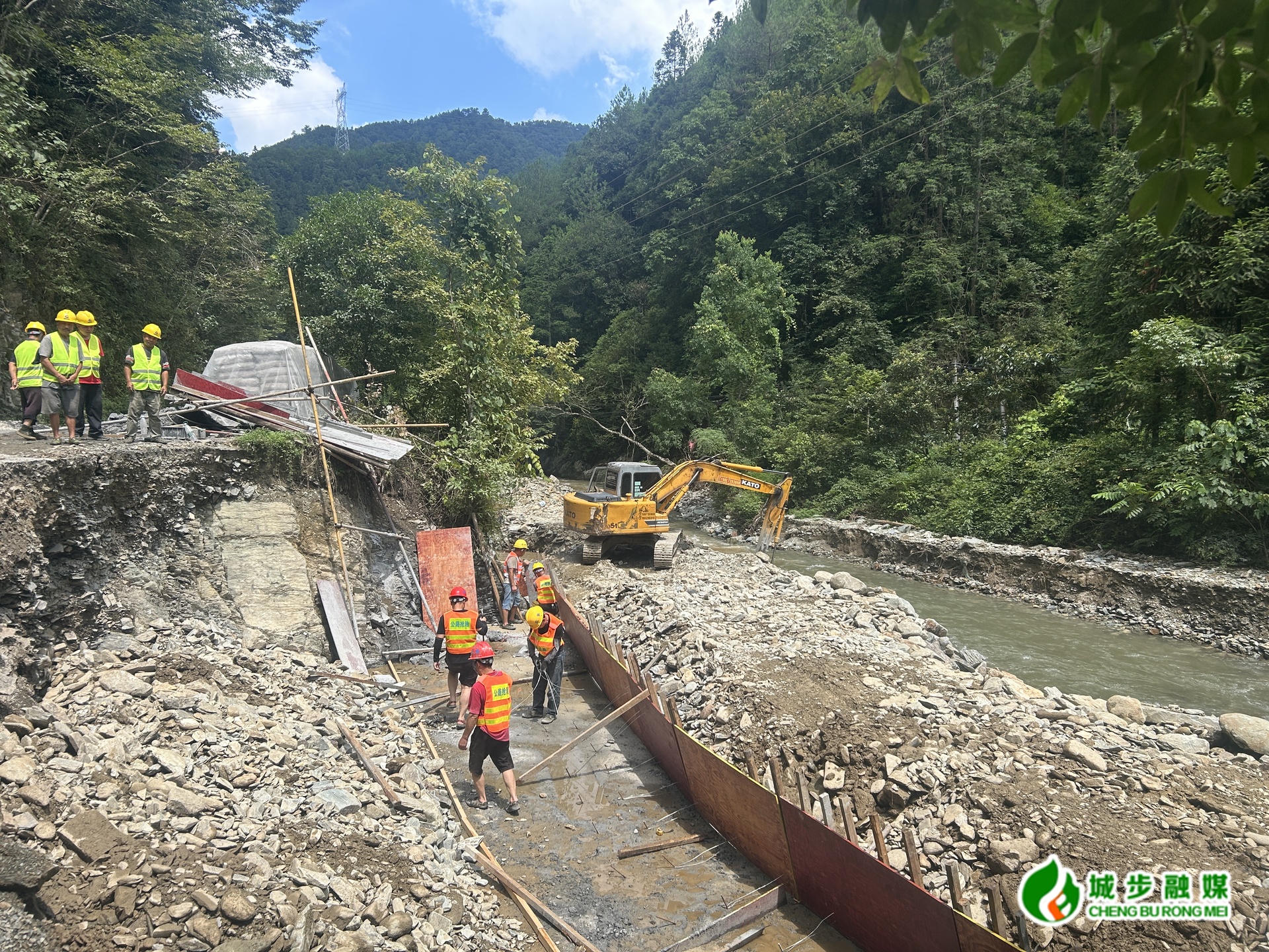 城步公路建设养护中心现场调度水毁抢修 保障群众出行安全(图2)