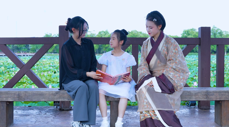 一本书的 City Walk①丨《何以汉服》，探秘辛追夫人的“老钱风”