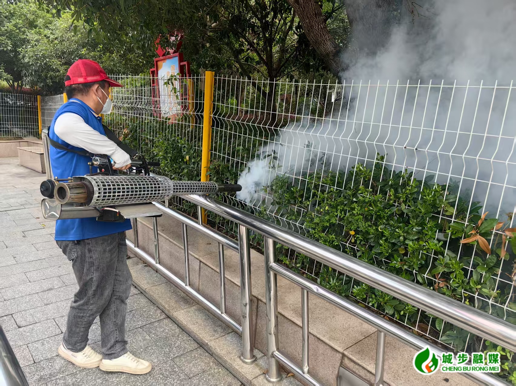 城步：开展灭蚊集中消杀行动 筑牢公共卫生安全屏障(图1)
