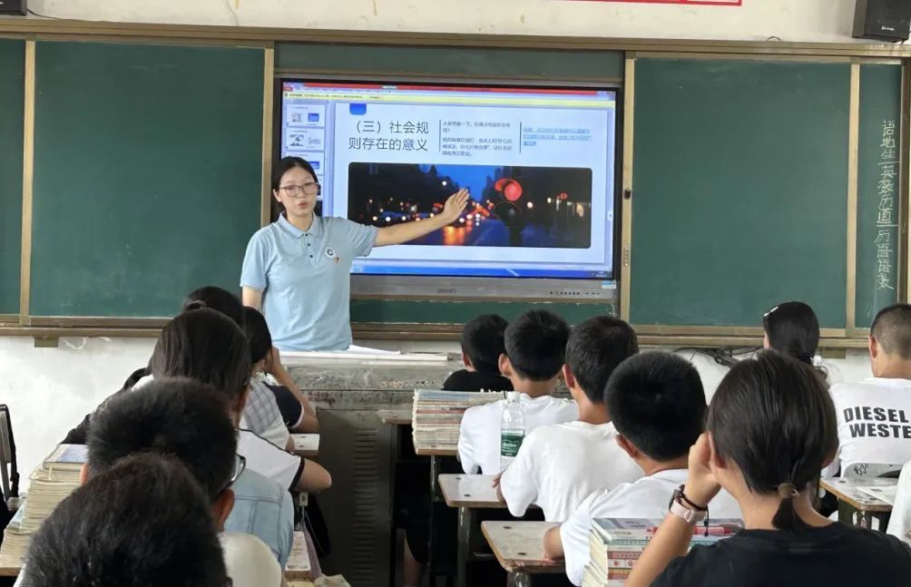 “法律：生活中的红绿灯”普法课堂现场.png