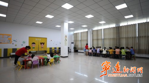 宁远：厂区里的暑托班 暖心又安心2_副本500.jpg
