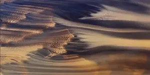 流光溢彩！钱塘江滩涂现巨型流沙画