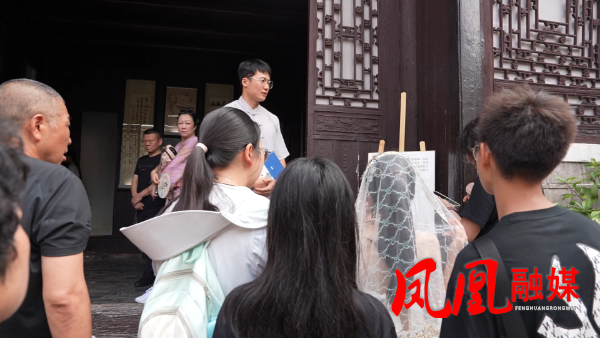 凤凰古城：暑期文化旅游持续升温[00_08_01][20250812-115940].png
