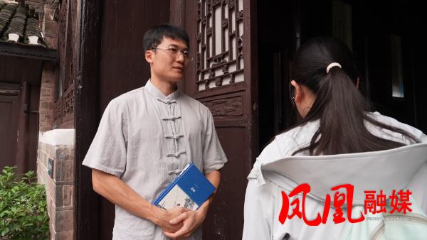 凤凰古城：暑期文化旅游持续升温[00_08_30][20250812-115647].png