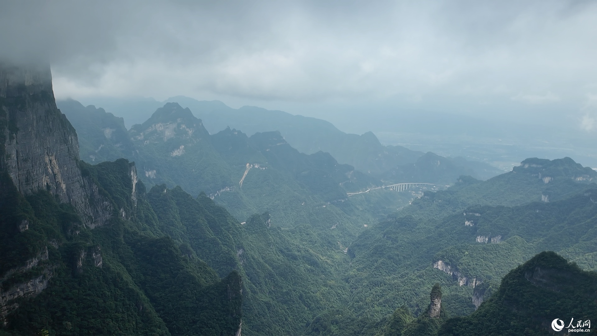 张家界天门山景区风景秀美。人民网黄卓摄