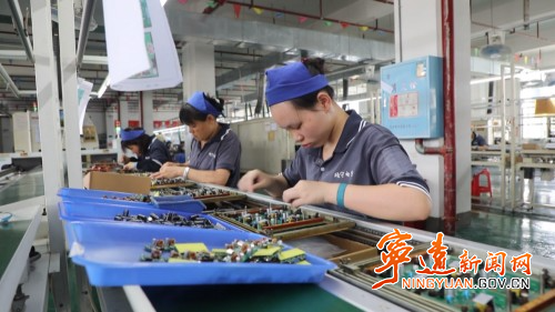 寧遠：人社專員破解企業“用工難”3_副本500.jpg