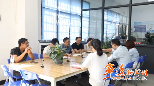 寧遠：人社專員破解企業“用工難”4_副本500.jpg
