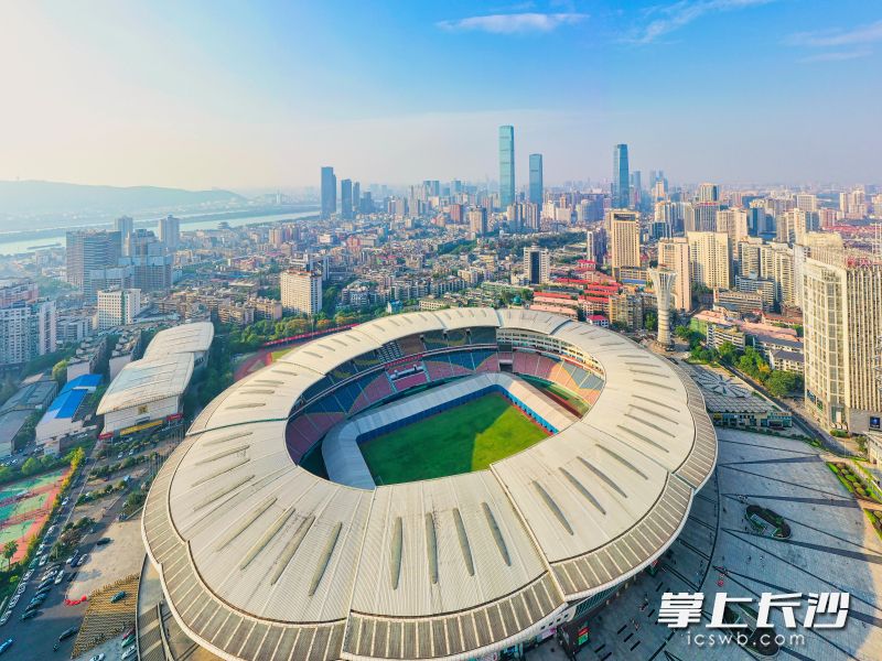 长沙贺龙体育场。长沙晚报全媒体记者 陈飞 摄